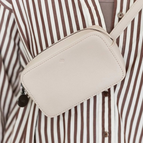 Jilly Box Ela Belt Bag Size: S/M - Picture 4 of 16